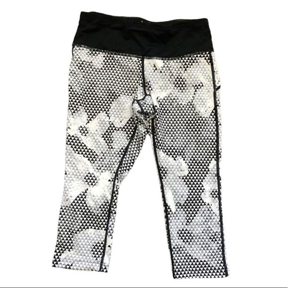 NIKE DRI-FIT FLORAL‎ CAPRIS LEGGINGS XS - Picture 1 of 3